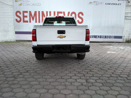 Imagen 5 de 8 de Chevrolet Silverado 2017 5.3 V8 2500 Ls Cabina Extendida 4x2