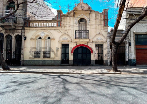 Vendo/permuto Casa De Pasillo Dos Dormitorios  Zona Centro Con Patio Y Terraza