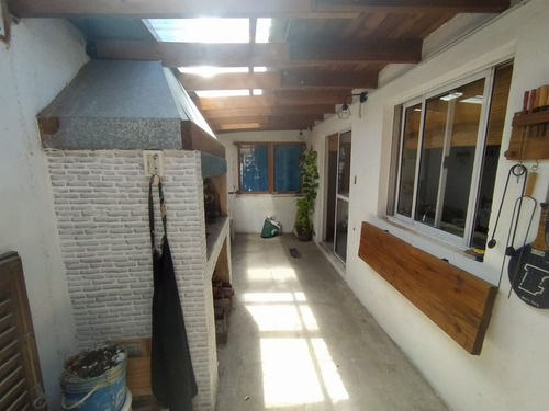 Casa En Venta 4 Ambientes, 2 Baños, Garage Y Quincho En Venta Barrio Los Tilos, Mar Del Plata