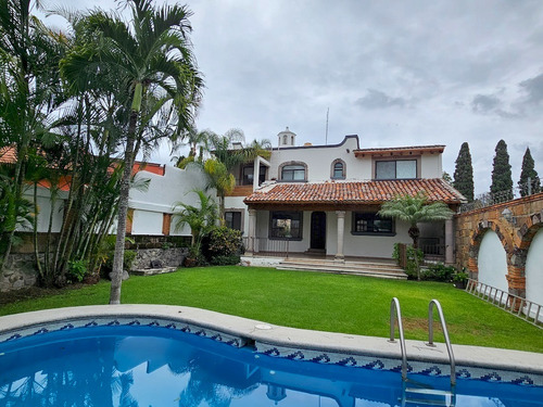 Casa En Venta En Fraccionamiento Privado, En Lomas De Atzingo, Cuernavaca.