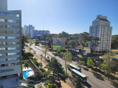 Imagen 16 de 22 de Apartamento De 2 Dormitorios Punta Del Este Avda.roosvelt