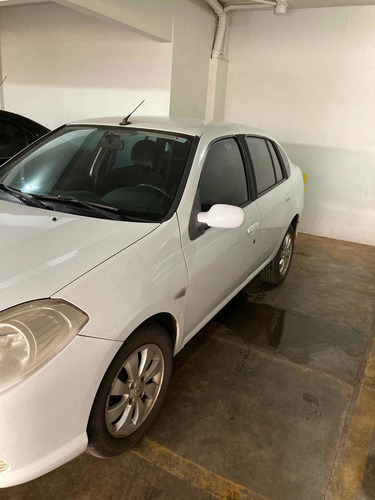 Imagem 1 de 5 de Renault Symbol 2011 1.6 16v Privilège Hi-flex 4p