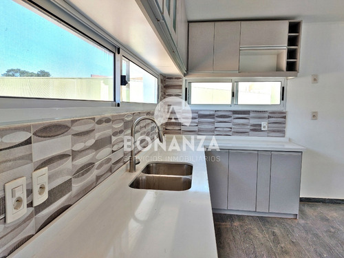 Imagen 8 de 28 de Piriápolis, Los Ángeles. Casa En Venta. 3 Dormitorios, 2 Baños.