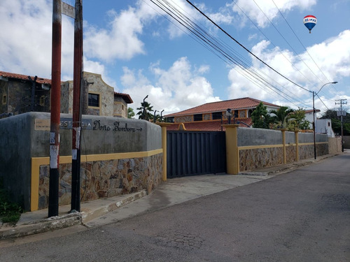Re/max 2mil Vende Casa En Camoruco, La Asunción, Mun. Arismendi, Isla De Margarita, Edo. Nueva Esparta
