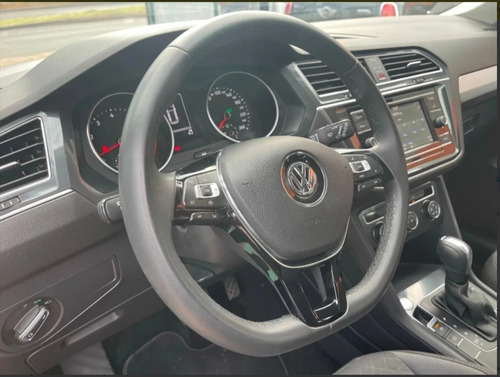 Imagen 9 de 11 de Volkswagen Tiguan 1.4 Trendline Plus Dsg Rojo 2020