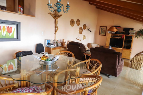 Casa En Lomas De San Mateo, Naucalpan De Juárez Con 3 Habitaciones