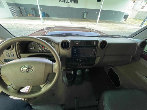 Imagen 7 de 13 de Toyota Macho V6 Lx