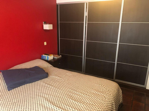 Imagen 5 de 14 de Casa En Venta - Castelar Norte - 4 Amb Con Quincho Y Pileta - Permuta Caba