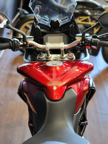 Imagen 6 de 25 de Mv Agusta Turismo Veloce Lusso Bordó