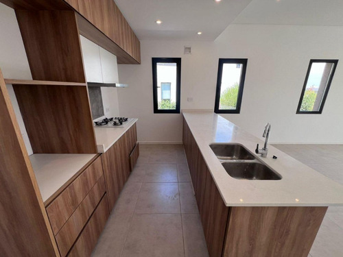 Casa En Venta San Sebastián Barrio Privado - 3 Dormitorios