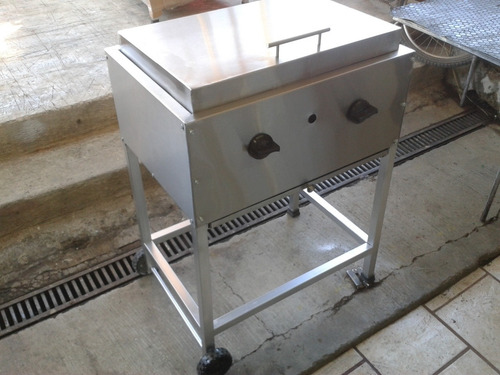 Asador De Gas Con Piedra Volcánica Con Tapa Y Llantas.
