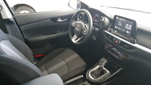 Imagen 8 de 12 de Kia Cerato 2.0