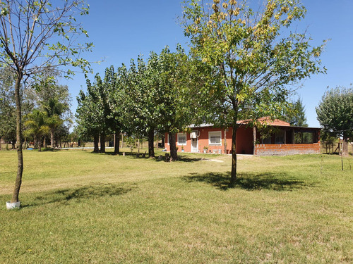 Venta Casa Quinta 4 Ambientes En Cañuelas, Cochera
