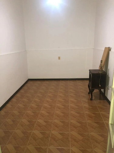 Hermosa Casa En Alquiler En Tres Cruces, 3 Dormitorios!