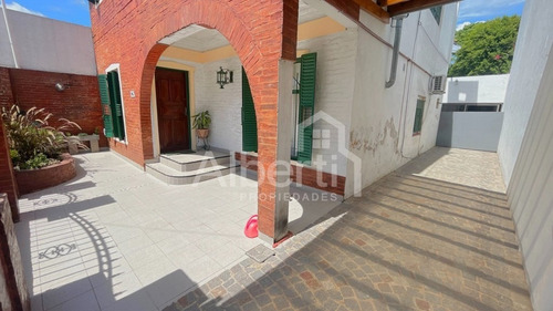 Venta Casa 4 Ambientes En El Palomar.