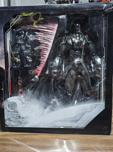 Play Arts Kai Darth Vader (Usado)