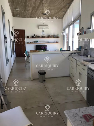 Venta De Casa En Manantiales- El Chorro. 4 Dormitorios En Suite