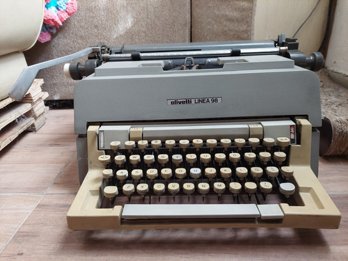 Máquina De Escribir Olivetti Línea 98/reparación/ Decoracion