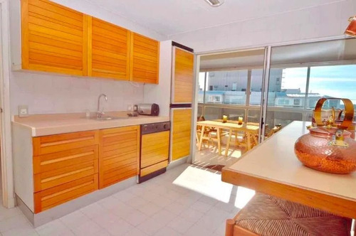 Apartamento En Venta De 5 Dormitorios En Playa Mansa
