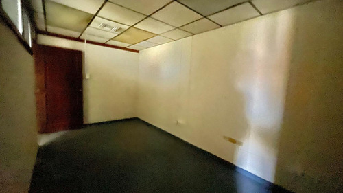 Local En Alquiler Para Oficina En El Vergel Santo Domingo