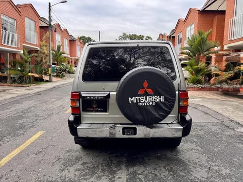 Mitsubishi Montero Cc2400