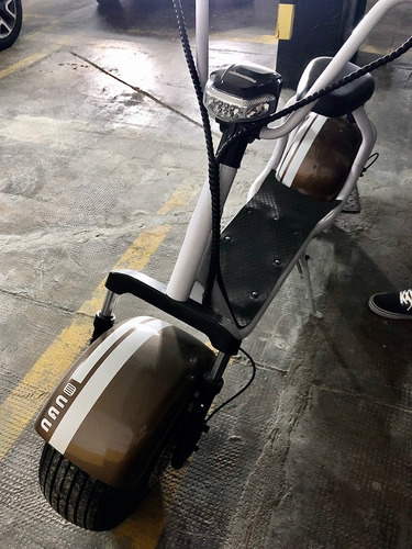 Imagem 7 de 9 de Scooter Elétrica