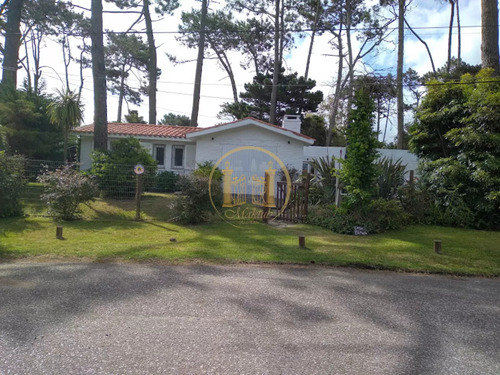 Alquilo Casa, 4 Dormitorios, 3 Baños, San Rafael, Punta Del Este, Maldonado.