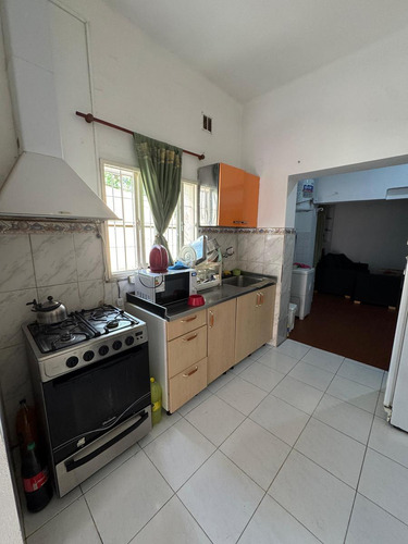 Vendo Casa 2 Dormitorios, Amplio Patio Calle Diaz Velez Y Churrarin.