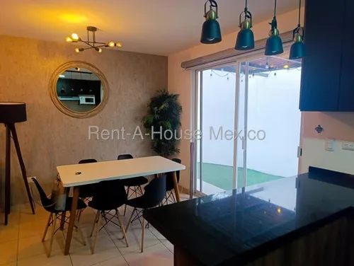 Casa Amueblada Con Cuarto De Tv, 2 Recámaras, Estudio. Renta - Zákia