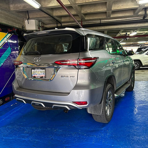 Imagen 10 de 14 de Toyota Fortuner Dubai 2022