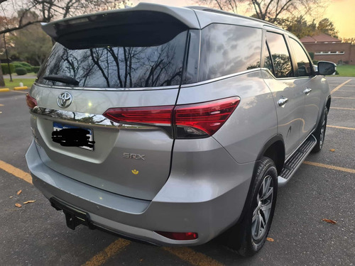 Imagen 9 de 17 de Toyota Sw4 2.8 Srx 177cv 4x4 7as At 2017