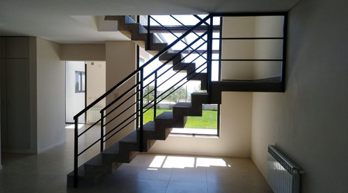 Casa 3 Dormitorios B° Dalvian ( Mendoza. Capital )