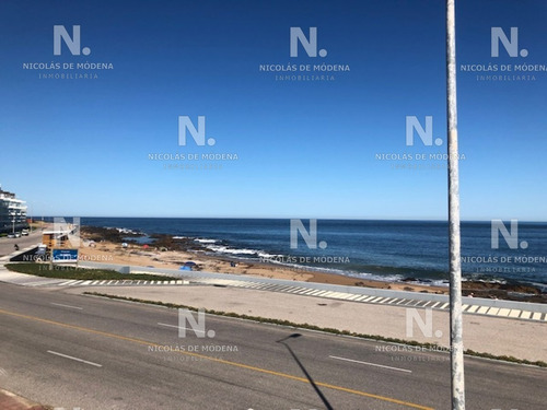 Casa En Venta Frente Al Mar- Ref: 2228