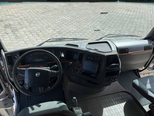 Imagem 17 de 25 de Volvo Fh 520 11/11 I-shift 4x2 Cegonheiro Gustavo-caminhões