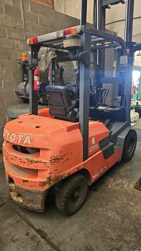 Autoelevador Toyota Modelo Fdzn25 2500k Diesel Torre 4,70mtr