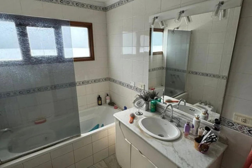 Casa En Venta - 4 Dormitorios 4 Baños - Cocheras - 330mts2 - La Matanza