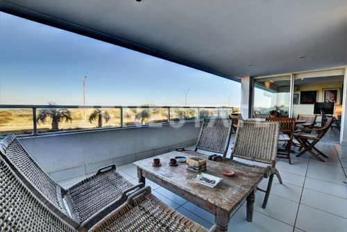 Venta Apartamento Dúplex De 4 Dormitorios En Playa Brava