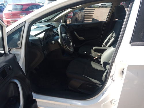 Ford Fiesta Kinetic Design 1.6 Design Titanium 2013