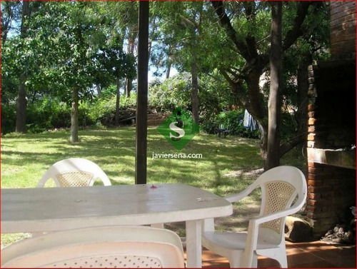 Alquiler De Casa En Pinares, 4 Dormitorios, 2 Baños, Buena Zona. - Ref: 168117