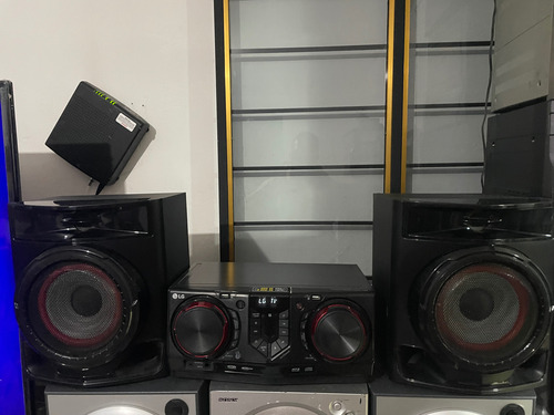 Minicomponente Lg Xboom Cj44 Negro Y Bluetooth 480w (usado) Negro Con Rojo 480 W (Usado)