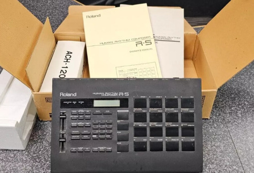 Roland R-5 Caja De Ritmos En Su Caja Original 