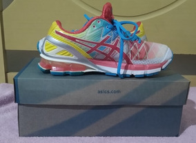 tenis asics um pe de cada cor