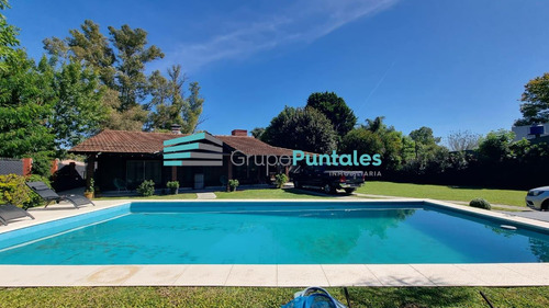 Casaquinta En Barrio La Union, A Mts De El Trebol, Con 3 Dormitorios Y Piscina