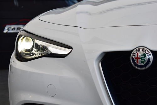 Imagen 7 de 25 de Alfa Romeo Giulia 2.0 200cv 200 Distinctive