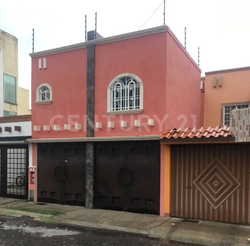 Casa En Renta En Jardines Del Valle, San Juan Del Río, Querétaro.