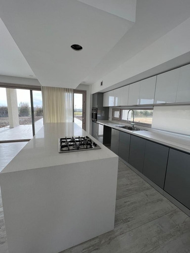 Imagen 8 de 13 de Espectacular Casa De Categoria A Estrenar En Terralagos