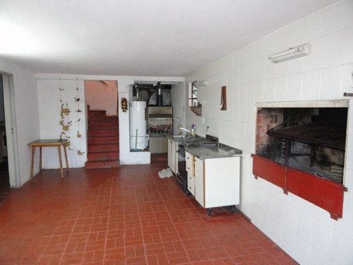 Imagen 16 de 17 de Casa De 5 Dormitorios En Barrio Belgrano Con Vista Al Lago
