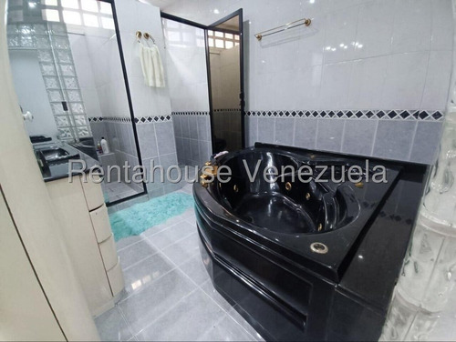 Estupenda ,amplia Y Ventilada Casa De 2 Niveles , En Venta Ubicada En La California Sur 25-17337