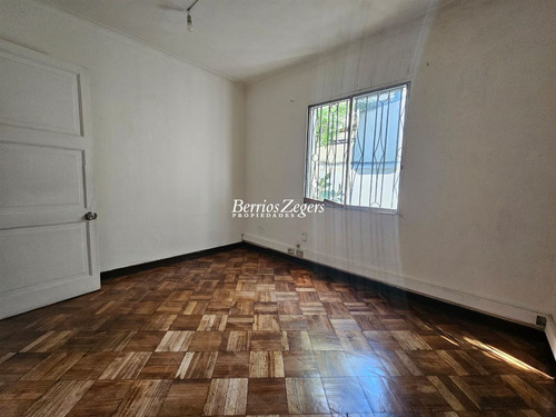 Casa En Venta 5 Dormitorios, Estar, Cercana A Metro En Ñuñoa