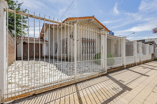 Venta Casa 5 Ambientes En Castelar Sur Con Pileta